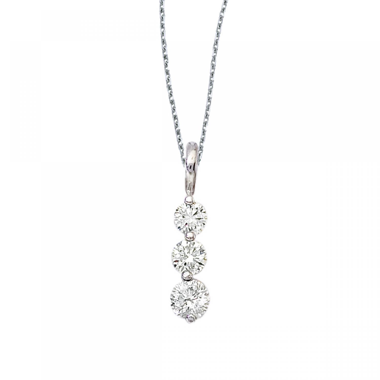 Graduated diamond hot sale pendant necklace